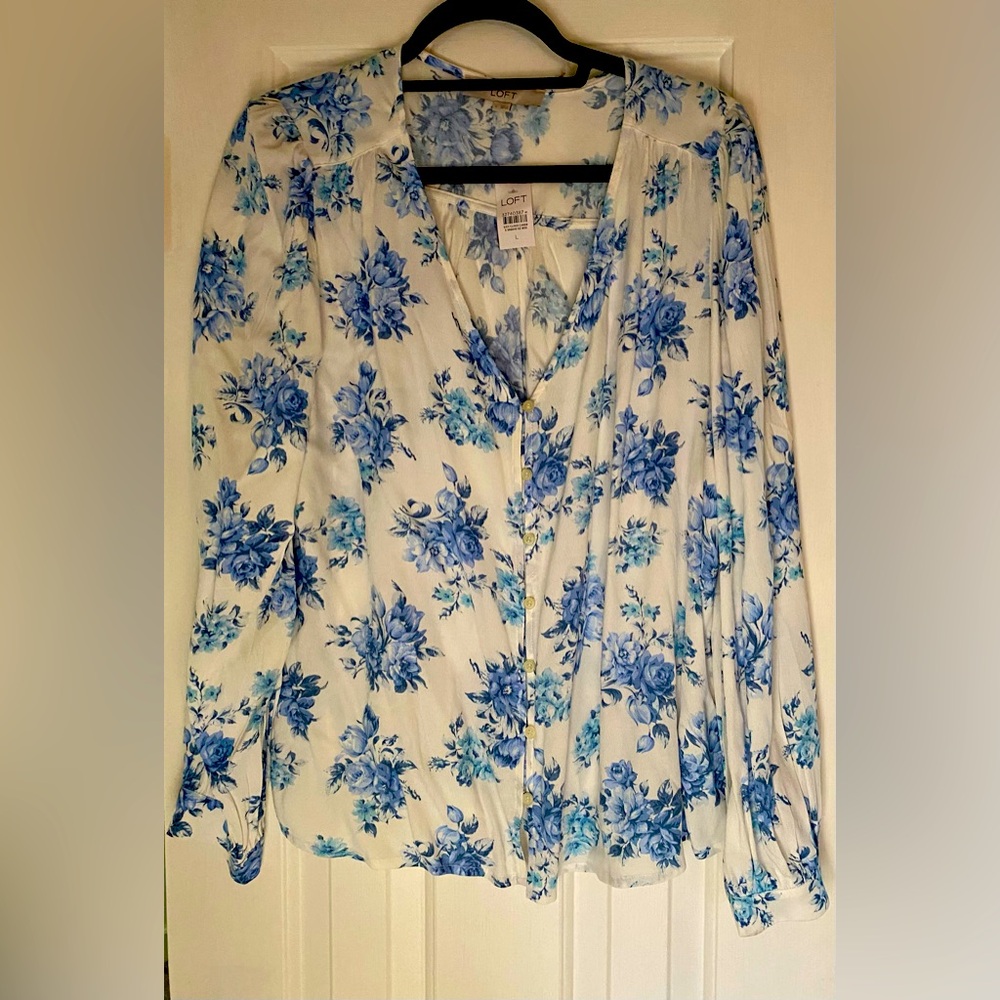 NWT Sz L - XL Loft Floral Blue Print on White Button-Up L/S Shirt.